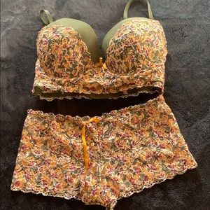 Lace Bra and Panty Set